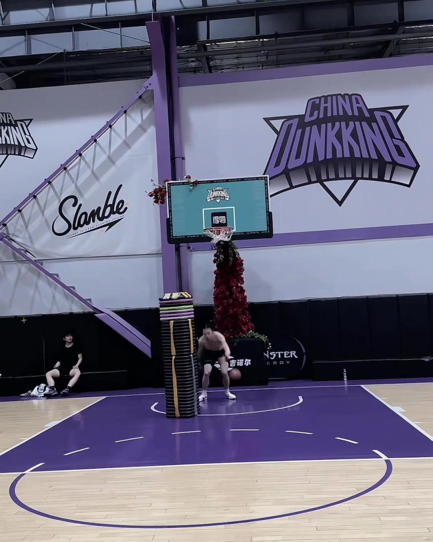 兄弟，這個摸高如何？