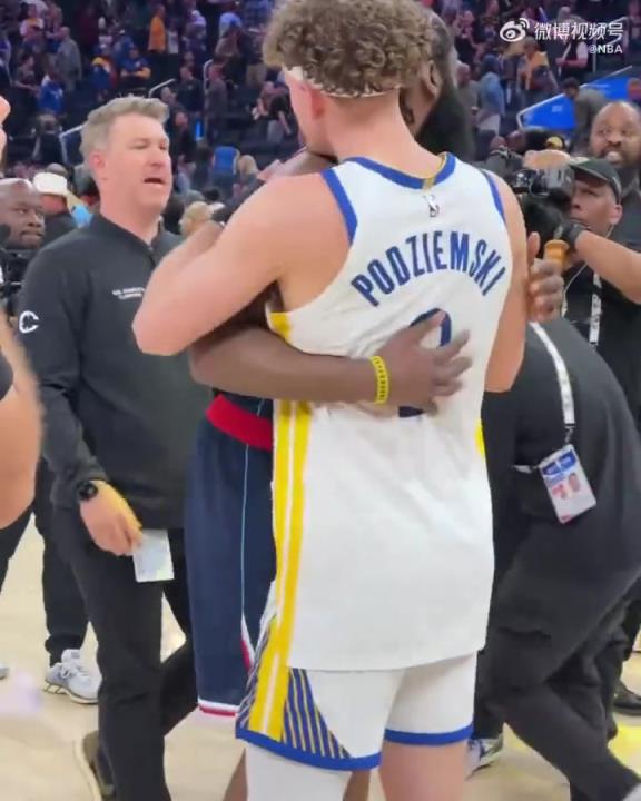 能打破附加賽不勝魔咒嗎？庫里賽后和哈登&小卡紛紛擁抱